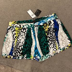 BCBGMAXAZRIA Phillipa Evergreen Animal Print Hot Pant Silk Shorts Size S, NWT